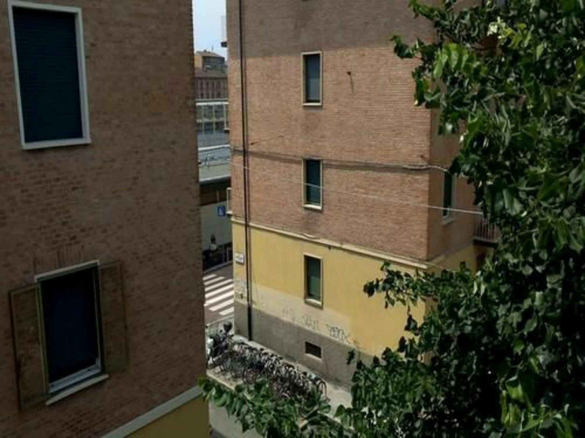 Stazione Centrale Bed and Breakfast Bologna Esterno foto